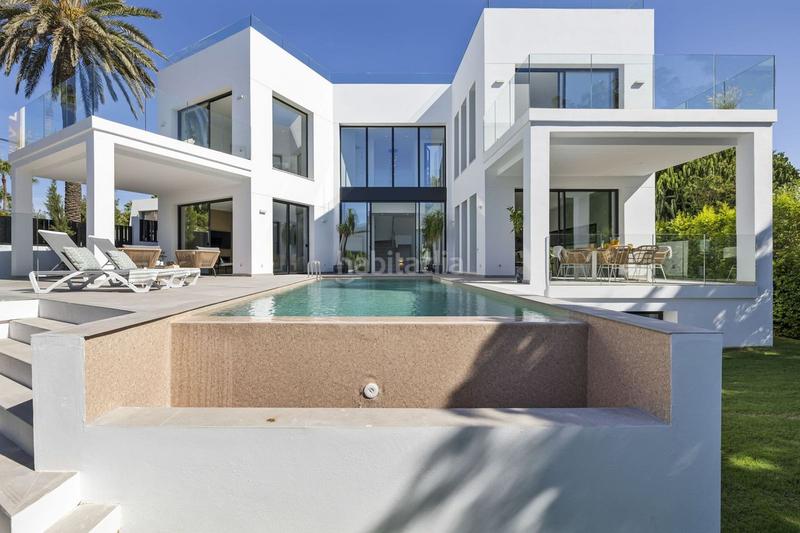 Foto db28ab4e-2a84-45a4-8f16-3d1f50e57744. Chalet con parcheggio piscina in Marbesa Marbella