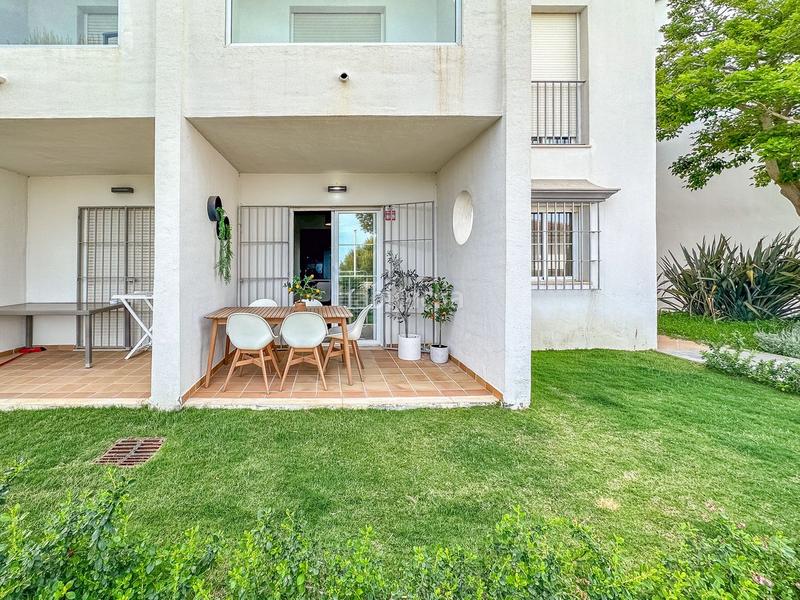 Foto 804b632d-aece-41ad-9d3e-b6519027ff11. Erdgeschoss mit pool in Chullera Manilva