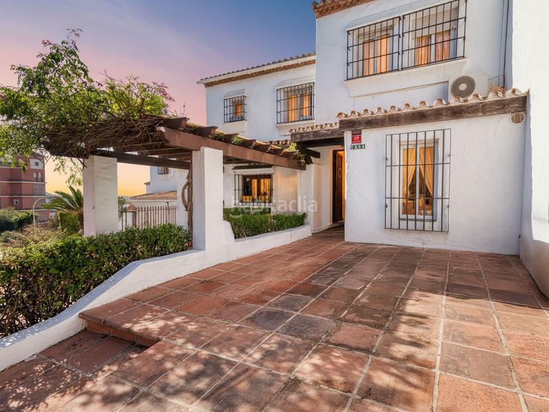 Foto 2d65dbe1-0596-4036-bcd6-dab3dde58a9c. Casa a schiera con parcheggio piscina in La Duquesa Manilva