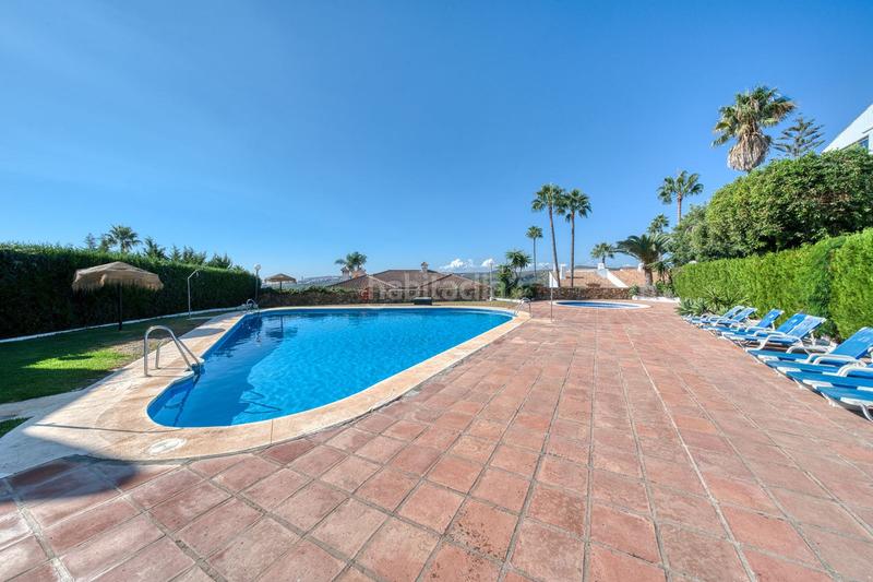 Foto 130ccef4-b6ab-4361-a747-c18f0cbd6b6d. Reihenhaus mit parking pool in La Duquesa Manilva