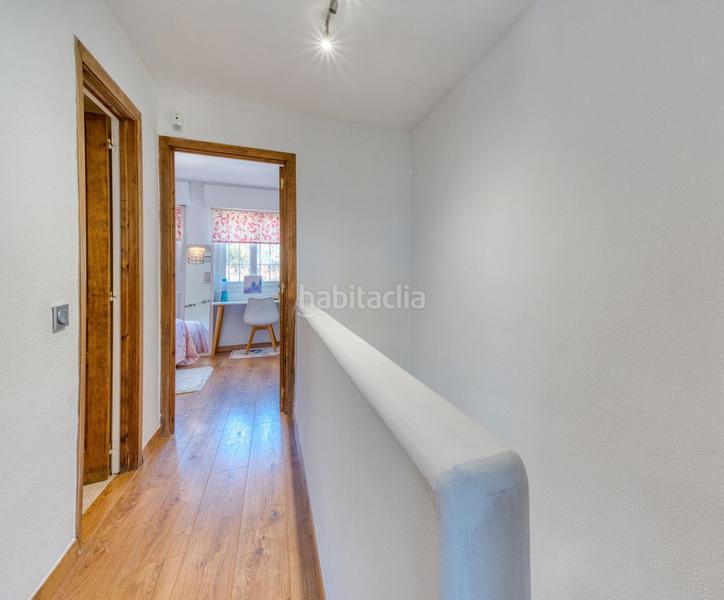 Foto 0b38e792-d91e-4a2c-810f-95f11c1b1c33. Semi detached house with parking pool in La Duquesa Manilva