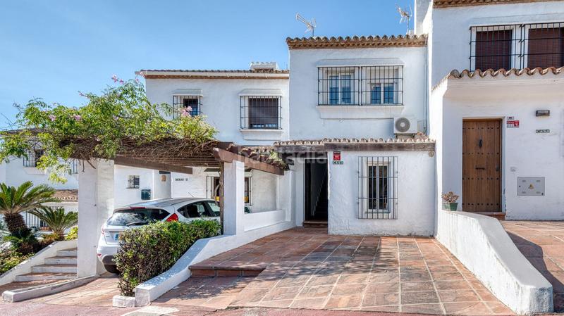 Foto 4f2f7aa0-1f02-44a0-9662-3f4860b5a027. Semi detached house with parking pool in La Duquesa Manilva