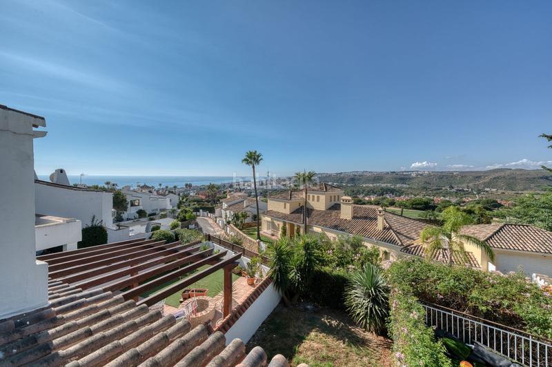 Foto 6aca9f25-69ef-4613-996a-3e0cb939522c. Semi detached house with parking pool in La Duquesa Manilva