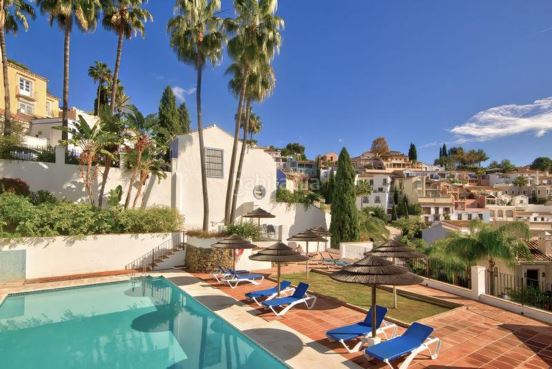 Foto 15ea2eea-9ff0-4fed-bd7d-7ac5cbabb230. Maison jumelée avec parking piscine dans La Quinta Benahavís