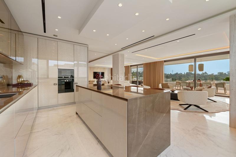 Foto 2610e274-1917-4926-a1f1-adbaed3e612a. Duplex with parking pool in Las Lomas de Río Verde Marbella