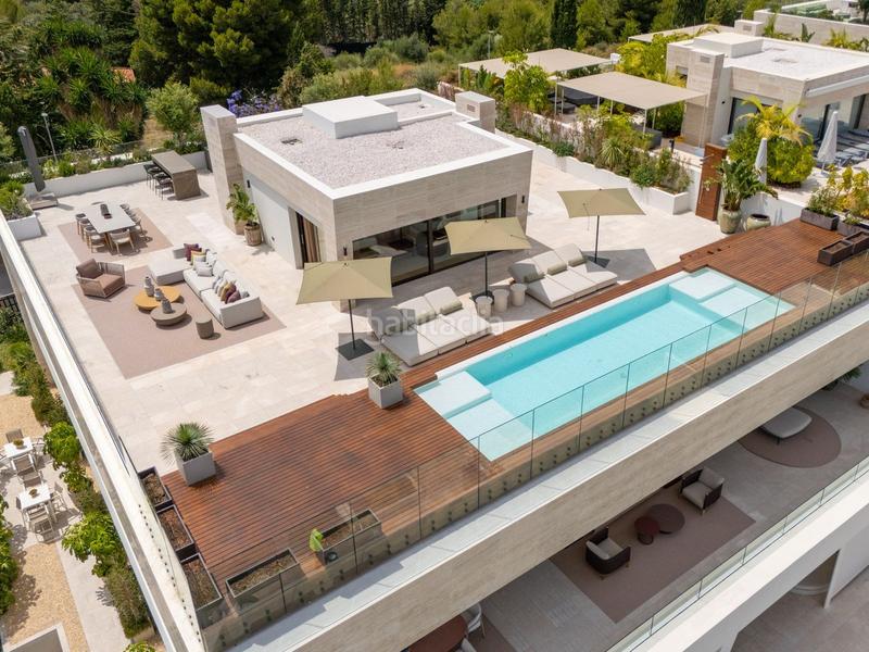 Foto 450289e4-277d-44a9-a748-520f566b3e2c. Duplex with parking pool in Las Lomas de Río Verde Marbella