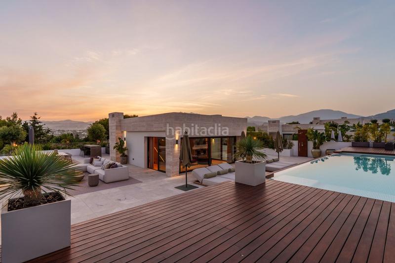 Foto 69148687-4db3-4f31-8120-8c003253c074. Duplex with parking pool in Las Lomas de Río Verde Marbella