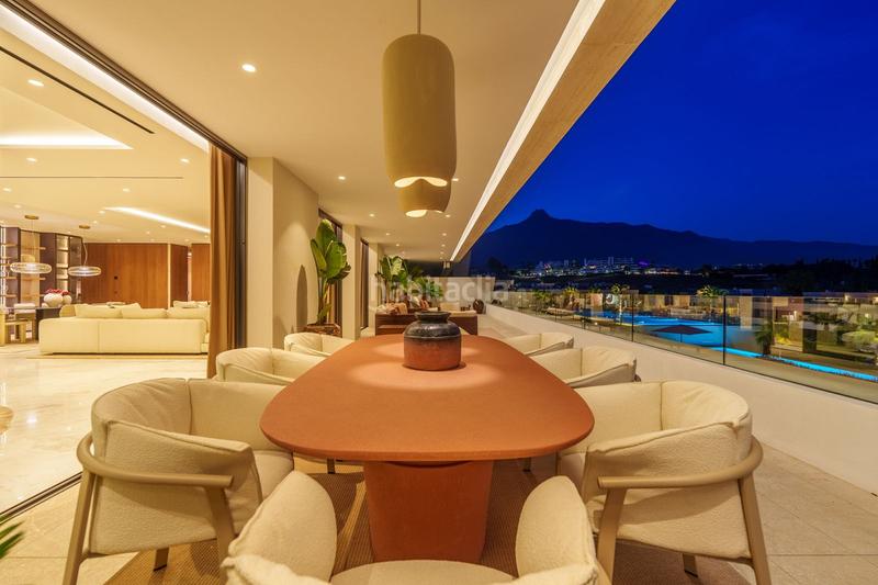 Foto b9b1e3ff-be15-4d2c-884a-f17e7b7b2681. Duplex with parking pool in Las Lomas de Río Verde Marbella