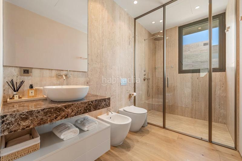 Foto dc84fa9b-0b17-43e2-880f-22de94c57c85. Duplex with parking pool in Las Lomas de Río Verde Marbella