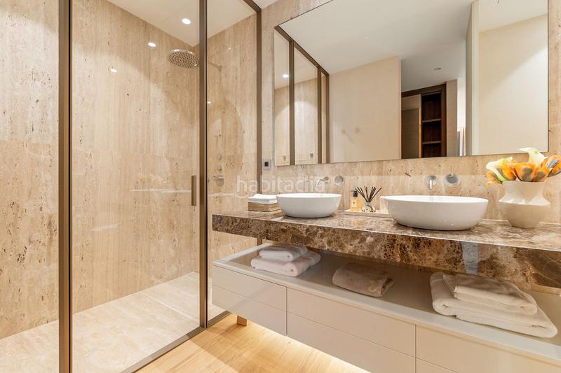 Foto e487e8f8-eaf0-4751-94e1-e9384200b28c. Duplex with parking pool in Las Lomas de Río Verde Marbella