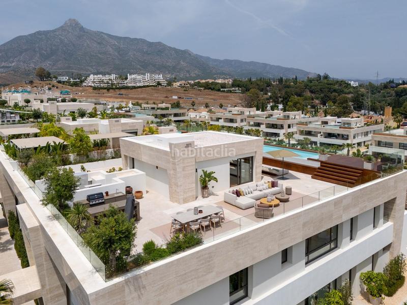 Foto c744481c-ba86-44bc-bcbb-b3201668531c. Zweistöckige wohnung mit parking pool in Las Lomas de Río Verde Marbella