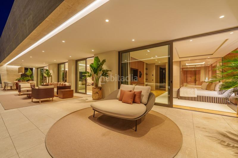 Foto e3dee506-c85d-47a0-b82e-12a5171a689e. Zweistöckige wohnung mit parking pool in Las Lomas de Río Verde Marbella