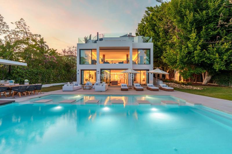 Foto 248a01a8-8b88-4674-91c9-d6d90c2e8d5d. Chalet mit parking pool in Los Naranjos Marbella