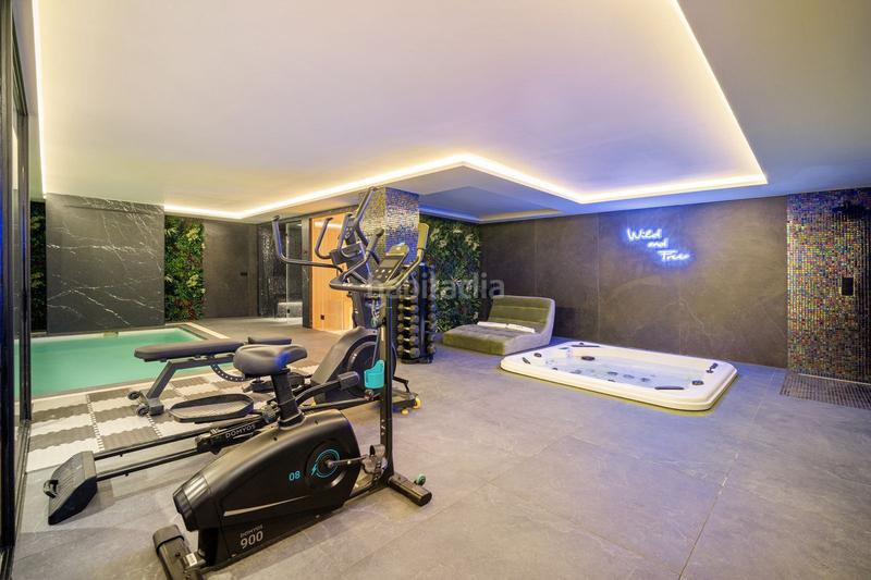 Foto 50e4c2ba-dbc6-4f78-b892-94f568d16cfc. Chalet mit parking pool in Los Naranjos Marbella