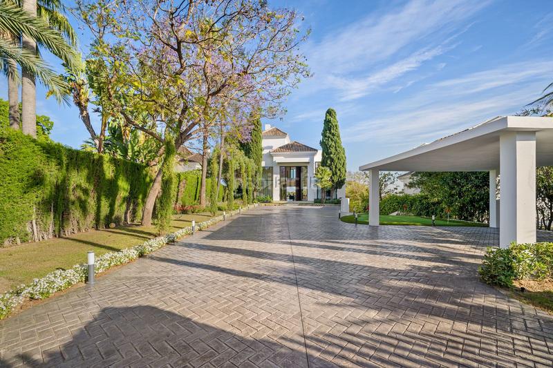 Foto 216c8d7c-a461-4c3f-a703-c4b1682b8c16. Chalet with parking pool in Los Naranjos Marbella