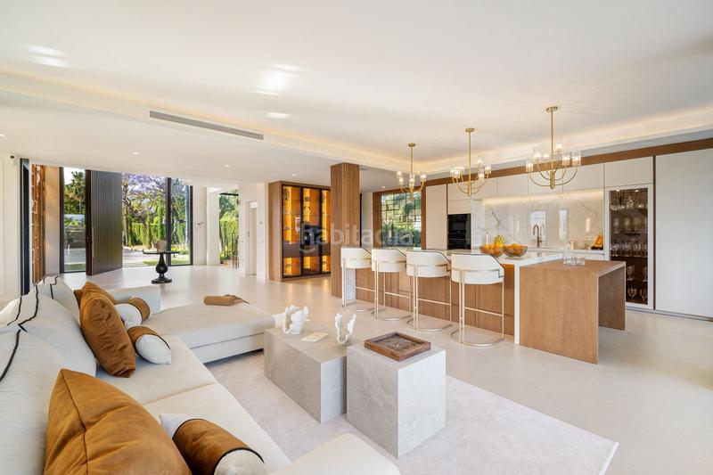 Foto 5fb4f213-2123-41a7-8eb3-c3bf8fe8b2e2. Chalet with parking pool in Los Naranjos Marbella