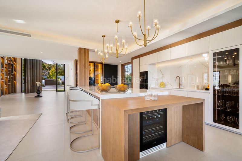 Foto 83df3552-2877-41c5-b5bc-f2c5d3c4c1e8. Chalet with parking pool in Los Naranjos Marbella