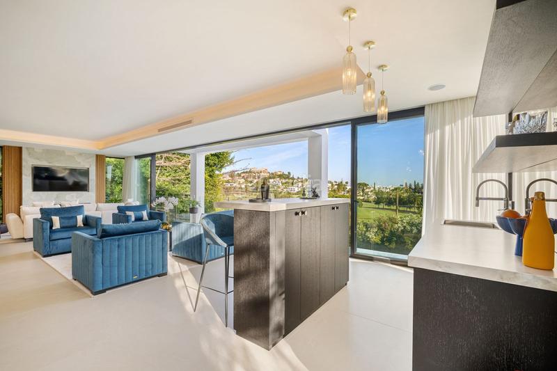 Foto 3d841330-ef8d-4d0f-86b8-8dfd5bbbdcfb. Chalet avec parking piscine dans Los Naranjos Marbella