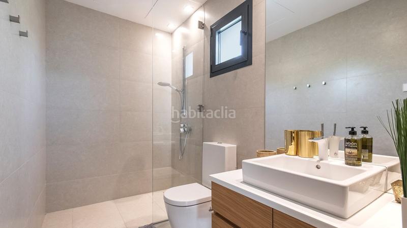 Foto b586b75f-d717-42a4-b0b6-9d4b06c0aa76. Chalet con parcheggio piscina in Costabella Marbella