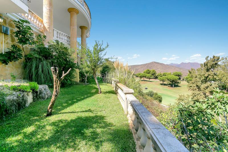 Foto e4c567c9-1c15-400e-b09a-000ae439c628. Chalet mit parking pool in La Cala Golf - Lagar Martell Mijas