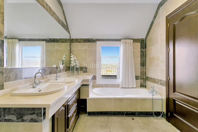 Foto c28cc2be-5977-4b91-8c4a-a8e904121106. Xalet amb aparcament piscina a La Cala Golf - Lagar Martell Mijas