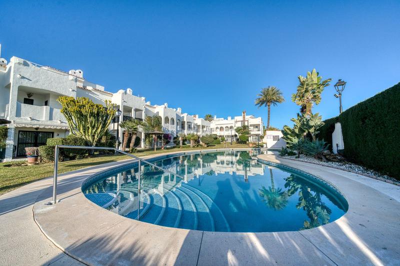 Foto 6d32ee2e-80de-4c37-976f-2b4b92925c0e. Casa adosada en Bel - Air Estepona