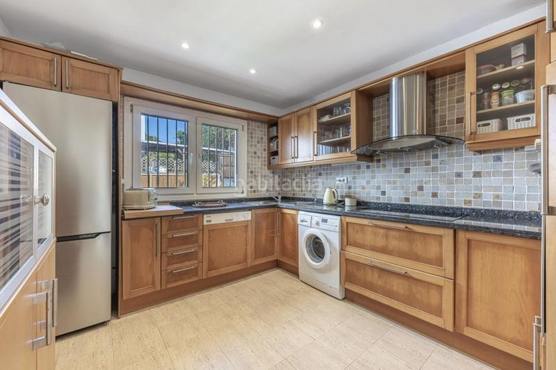 Foto c023000b-26b0-42d6-a3cb-c8d8eefd9be1. Chalet en San Luis de Sabinillas Manilva