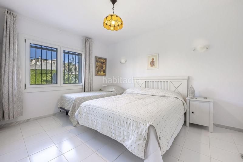 Foto 024a30f5-5bac-4711-9618-e982e8e07f68. Chalet con piscina in San Luis de Sabinillas Manilva