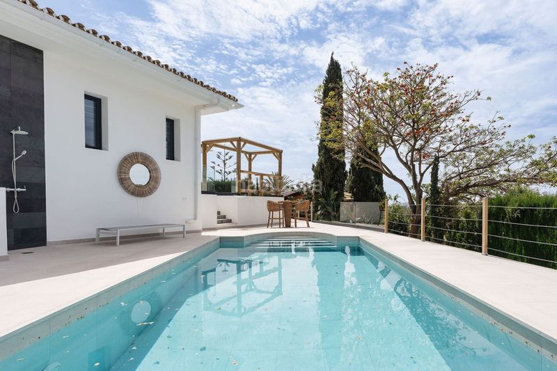 Foto 0f9d0942-3a24-44ea-85e4-e74598a99d39. Xalet amb aparcament piscina a Elviria Marbella