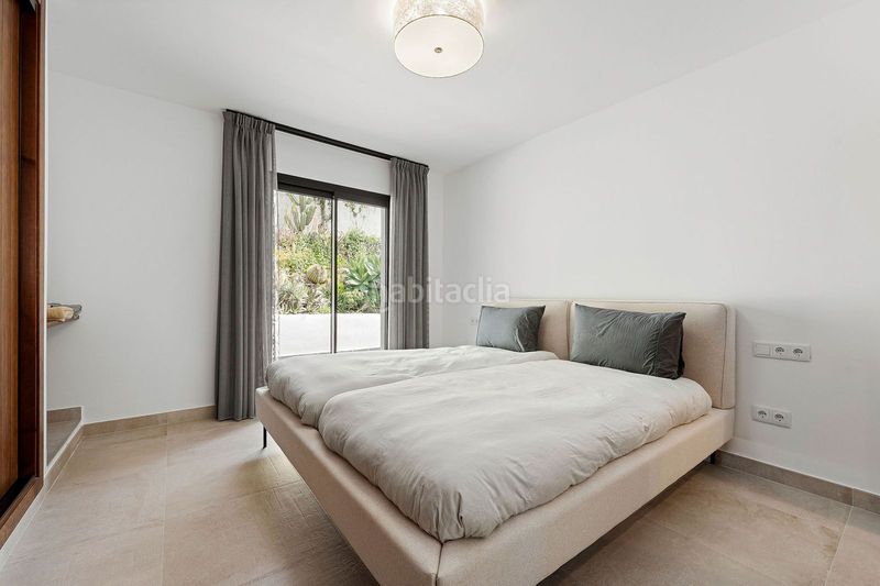 Foto 2d026d02-61f8-4685-99e0-6182732441d1. Xalet amb aparcament piscina a Elviria Marbella