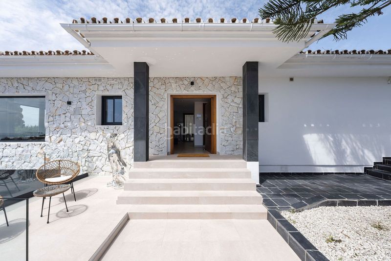 Foto 4452e859-d57e-4b4e-9763-4e2d87175d34. Xalet amb aparcament piscina a Elviria Marbella