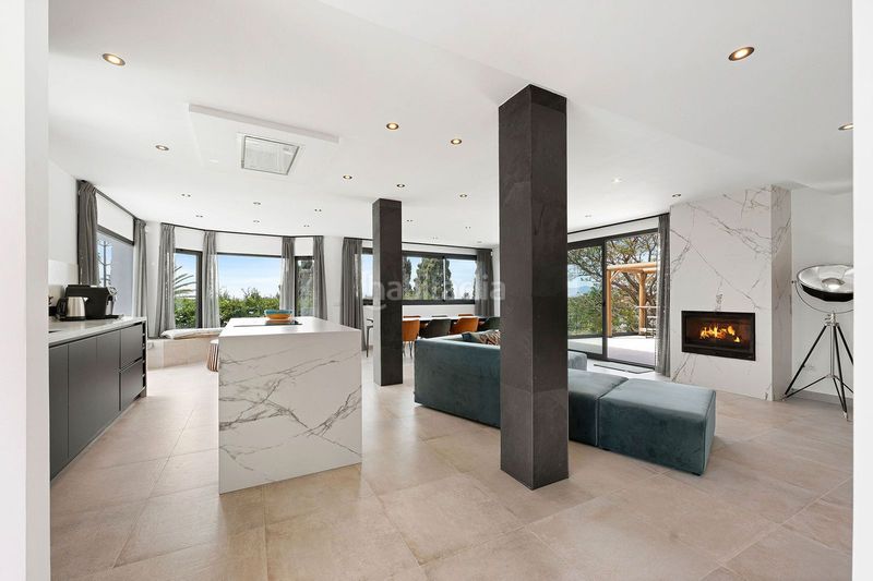 Foto ee341d5f-8eee-4d74-b187-c7b2d8129856. Xalet amb aparcament piscina a Elviria Marbella