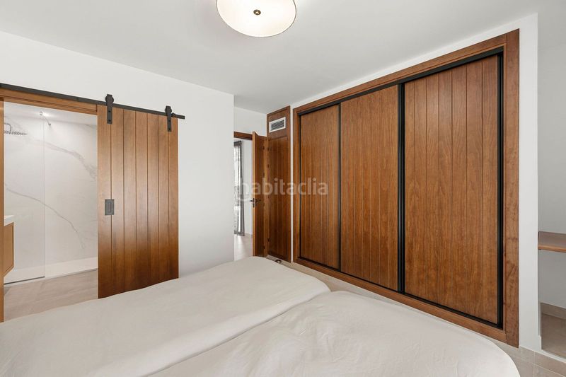 Foto f55f6579-e6d6-46bd-91d8-42174d2f8c2b. Xalet amb aparcament piscina a Elviria Marbella