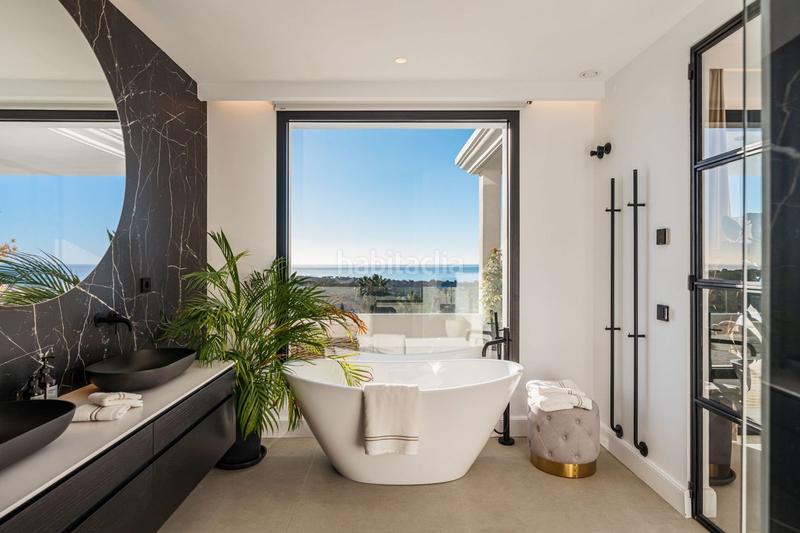 Foto f5096cfa-038a-4ce8-8f1a-338f958bfadd. Xalet amb aparcament piscina a Los Flamingos Benahavís