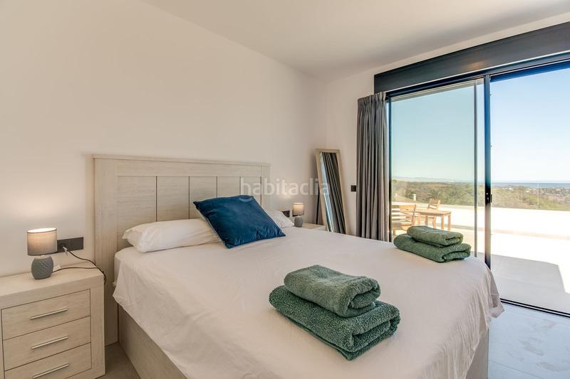 Foto 512ebdb3-2525-4beb-af90-a12f6394a1da. Miete zweistöckige wohnung mit parking pool in altos de Estepona Estepona