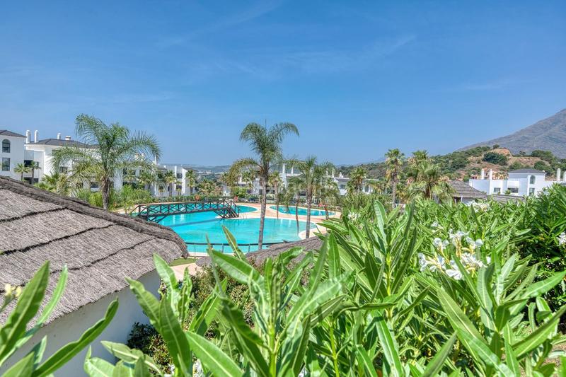 Foto ef4e3489-4e21-48fb-8185-67b4def31fef. Miete zweistöckige wohnung mit parking pool in altos de Estepona Estepona
