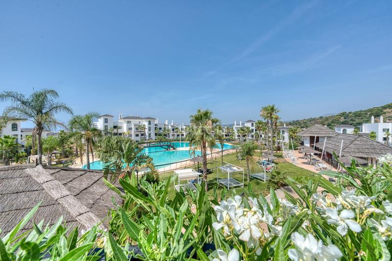 Foto f2716b5e-c668-49ae-86e8-a3db107fd8f4. Miete zweistöckige wohnung mit parking pool in altos de Estepona Estepona