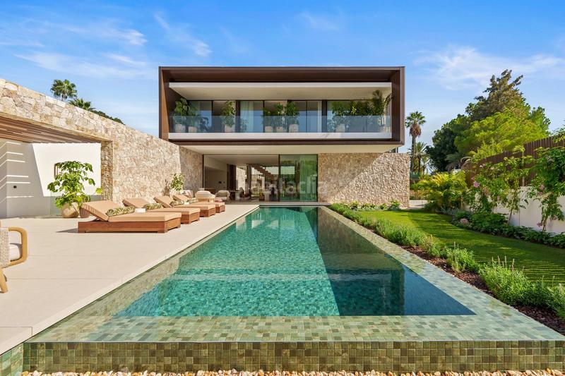 Foto 4f6ad2ac-20cf-4bd2-9bbd-c31b7412dcf5. Chalet mit parking pool in La Carolina - Guadalpín Marbella