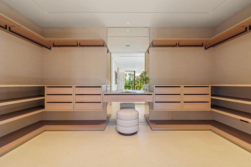 Foto 673b6d8b-d472-447f-a22a-b78d98f49140. Xalet amb aparcament piscina a La Carolina - Guadalpín Marbella