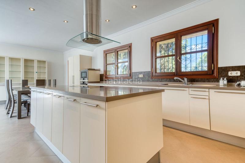 Foto 90871aa0-7ab7-40fe-a9ae-7e9d381d333c. Miete chalet mit parking pool in La Zagaleta Benahavís