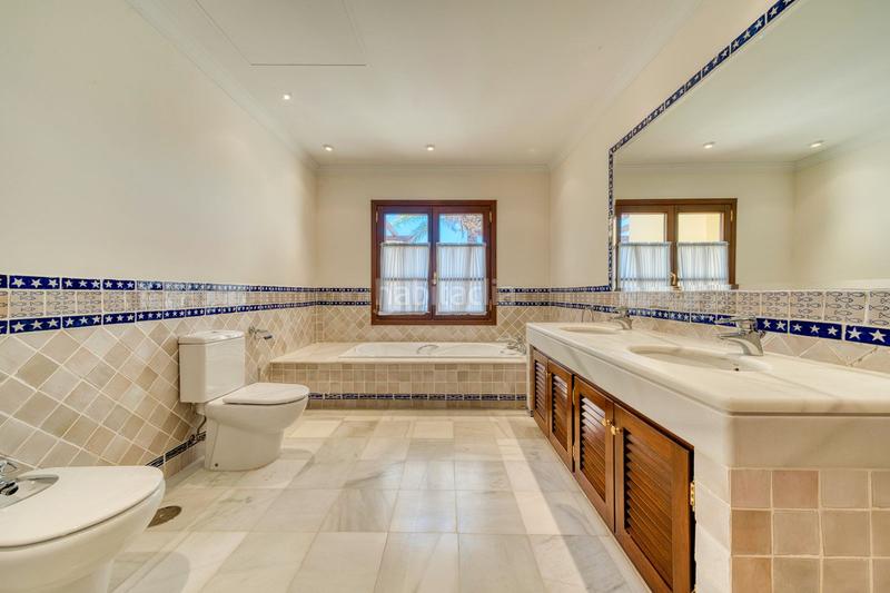 Foto e1d4e149-bff9-4cd6-8898-b5c608ad7e73. Rent chalet with parking pool in La Zagaleta Benahavís