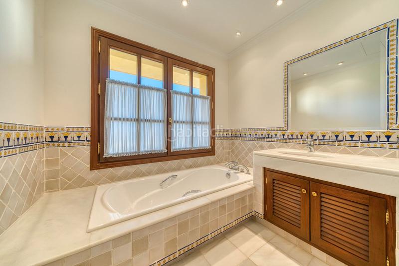 Foto fdb9db12-6690-4ce7-af50-35a7946e4e3a. Rent chalet with parking pool in La Zagaleta Benahavís