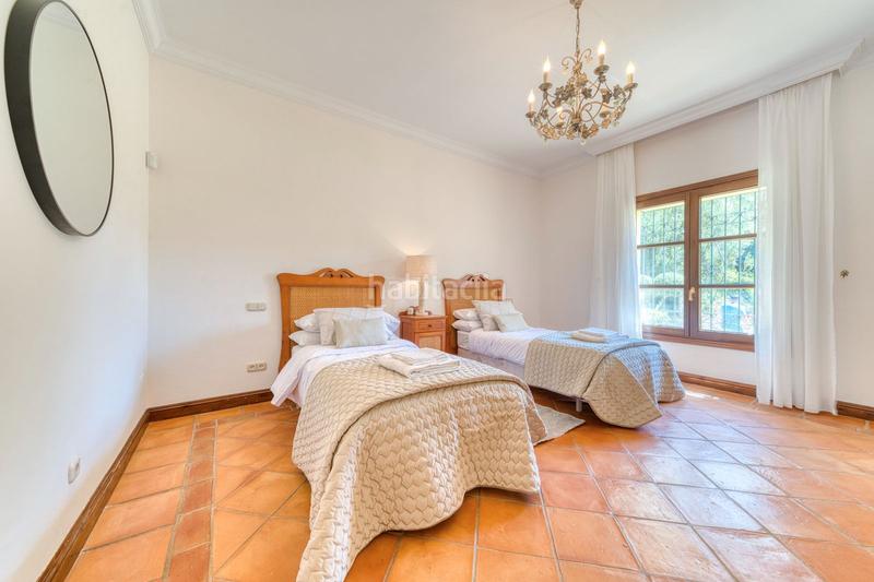 Foto 42e4ea4a-5f26-49b3-9152-3afbc6594d77. Location chalet avec parking piscine dans La Zagaleta Benahavís