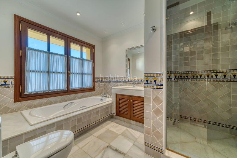 Foto b76c2b7a-b61d-4820-938b-fbb43139a561. Location chalet avec parking piscine dans La Zagaleta Benahavís