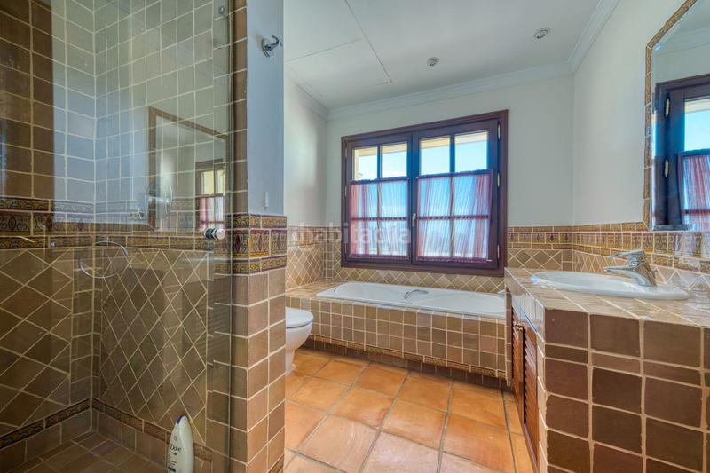 Foto fee8b5c3-e189-481f-b7ef-2afc0ad317fc. Location chalet avec parking piscine dans La Zagaleta Benahavís