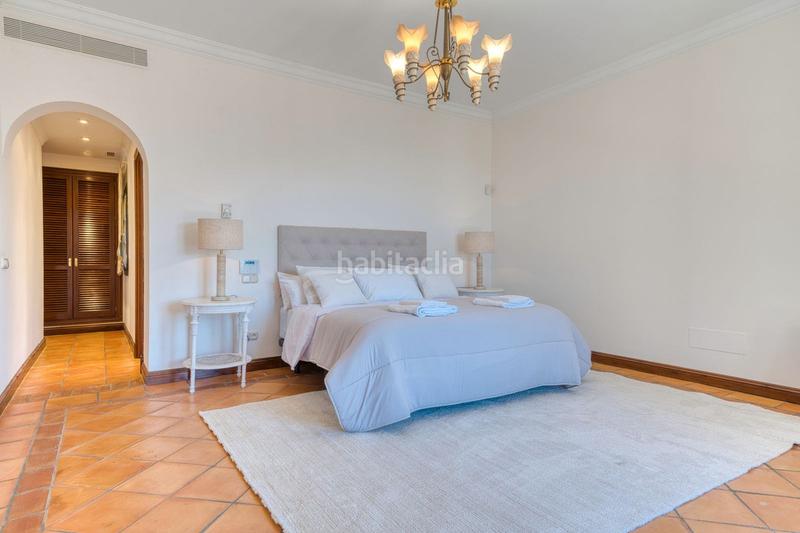 Foto 2d1e761a-3cac-41bc-8d5e-1e57bd3e6fd6. Lloguer xalet amb aparcament piscina a La Zagaleta Benahavís