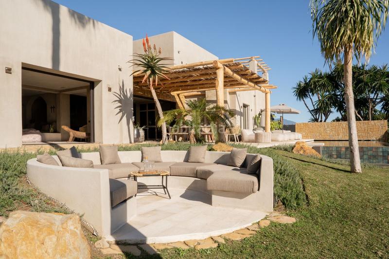 Foto 6a762dfb-ad2a-4d7f-bf25-ec390dabe460. Chalet avec parking piscine dans La Concha - Resina Golf Estepona