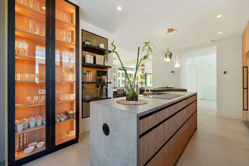 Foto 656d1e6b-636b-4bb6-84b1-49bfd2ba40d4. Chalet with parking pool in lomas de Marbella club Marbella