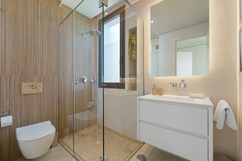 Foto a2d77b9b-f634-402a-bc27-fc791f1f237a. Chalet with parking pool in lomas de Marbella club Marbella