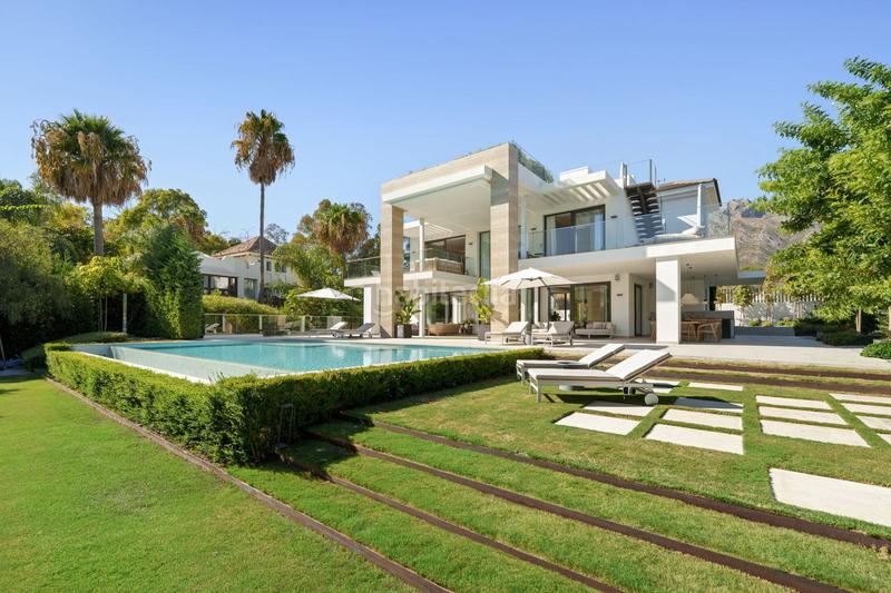 Foto 20b76a05-9c23-4e6a-8e93-0917f30d424f. Chalet avec parking piscine dans lomas de Marbella club Marbella